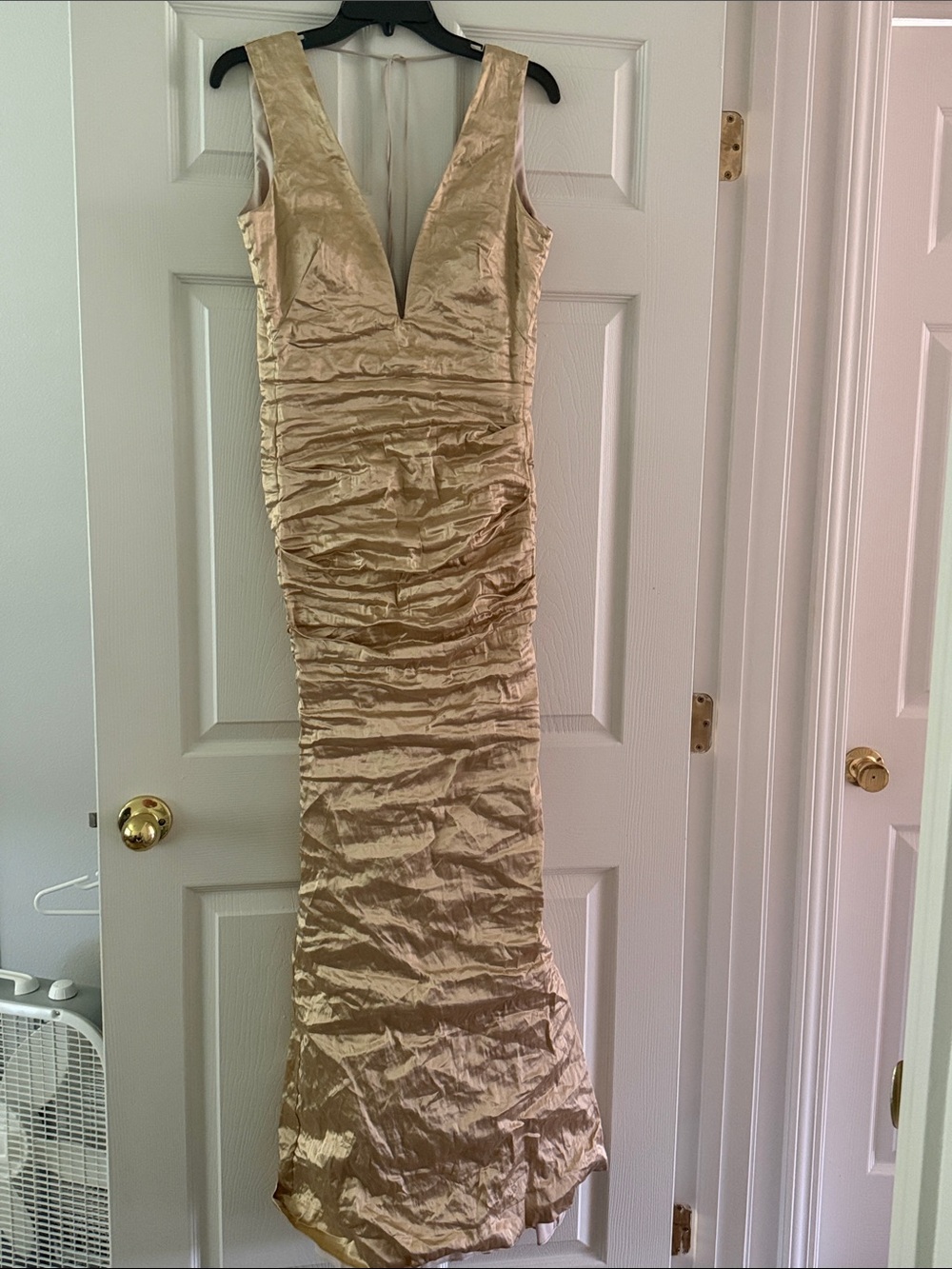 Sleeveless Champagne Plunge V-Neck Ruched Prom Dress